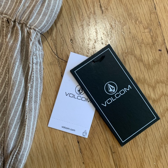 NWT VOLCOM khaki/white striped Sunday Strut Cuffed Shorts Size S - Picture 9 of 11